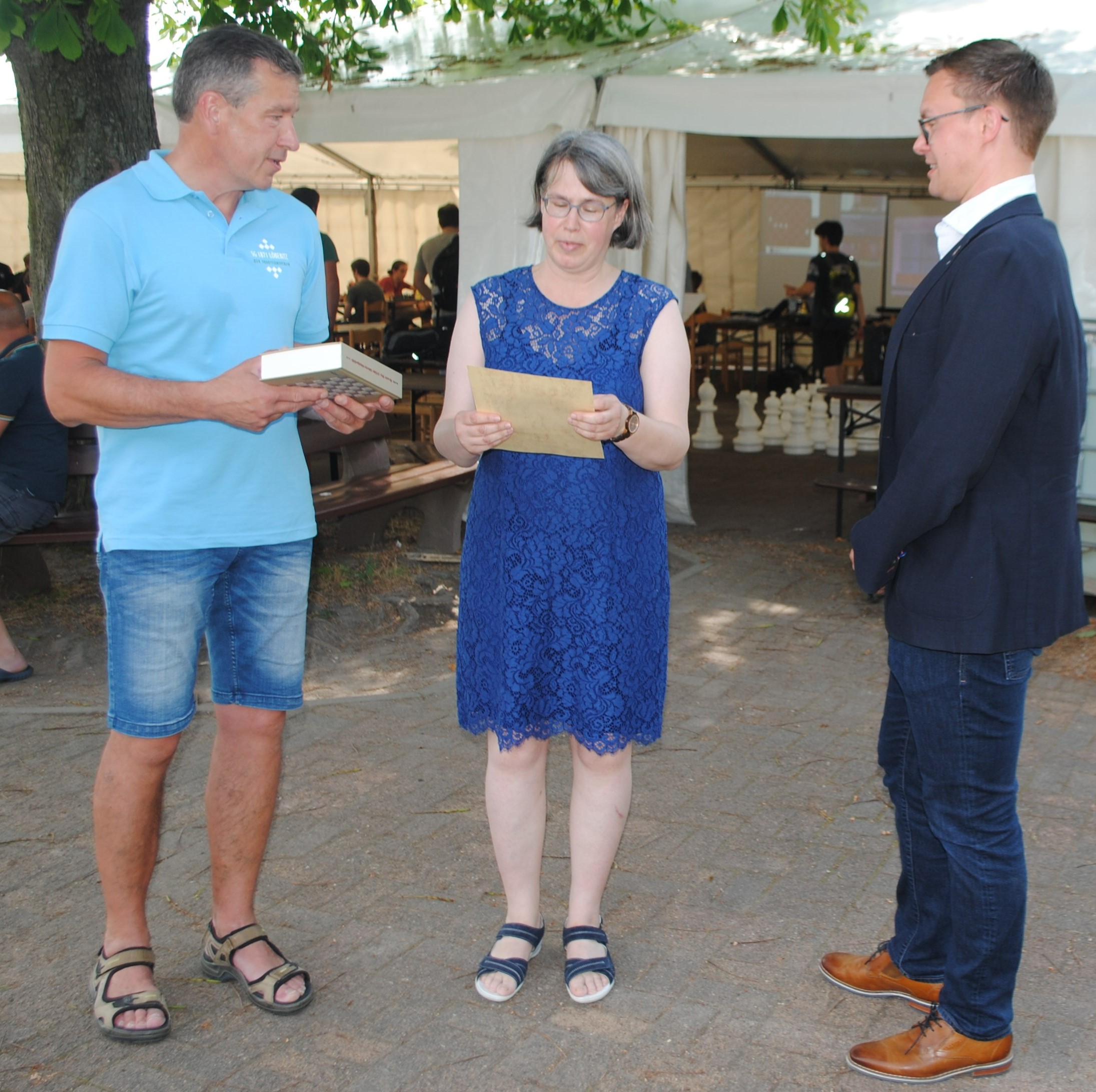 Annette Pallas wird für ihr Engagement die Ehrenmitgliedschaft angetragen
